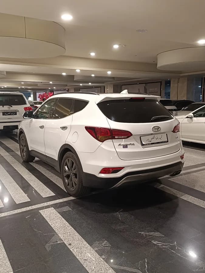 هیوندای سانتافه — عکس ۲ از ۶