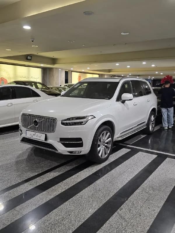 ولوو XC90 — عکس ۱ از ۸