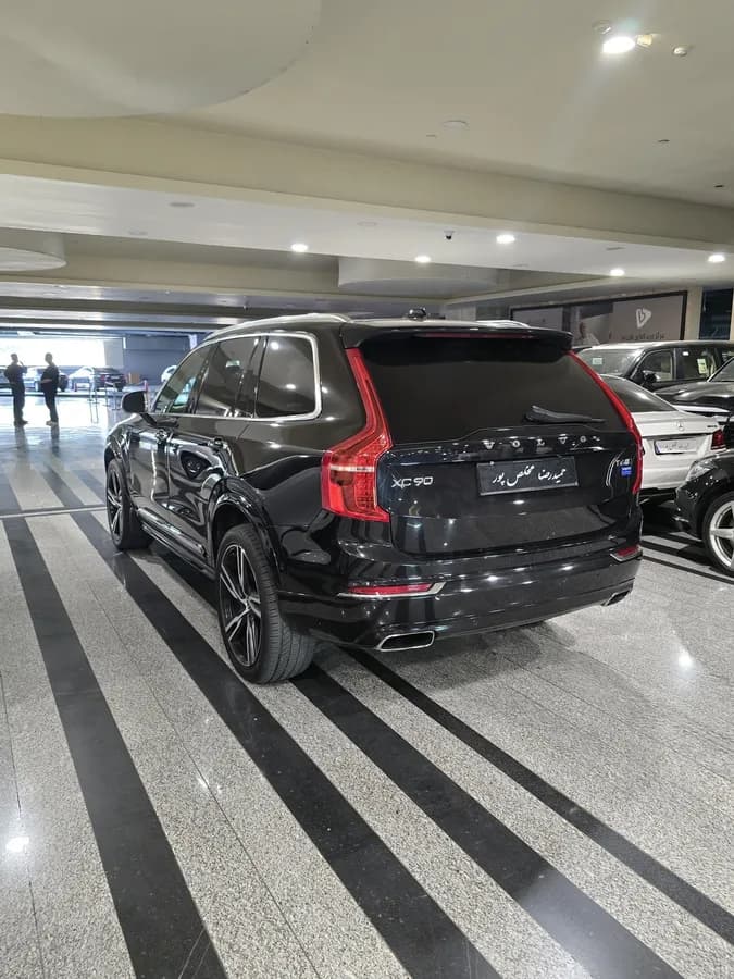 ولوو XC90 — عکس ۲ از ۶