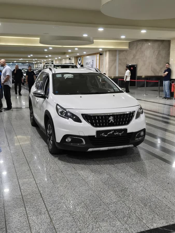 پژو 2008 — عکس ۵ از ۶