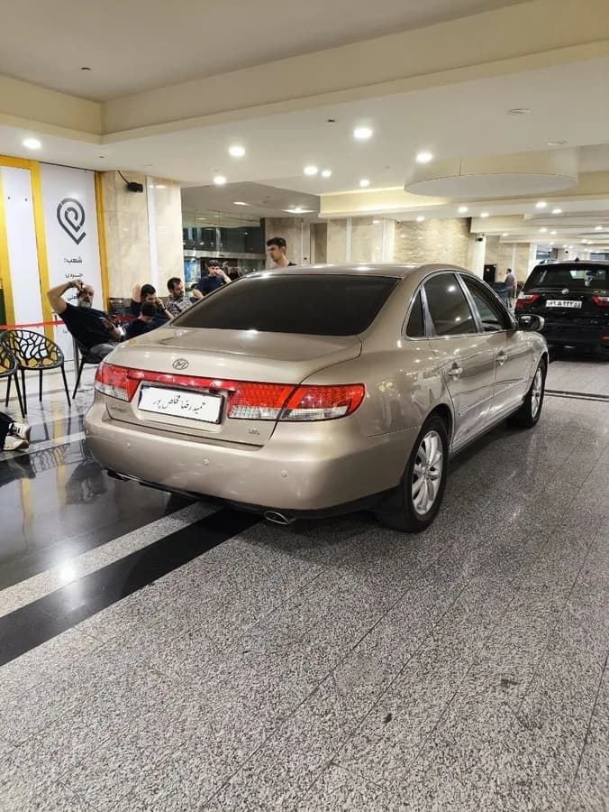 هیوندای آزرا — عکس ۳ از ۵