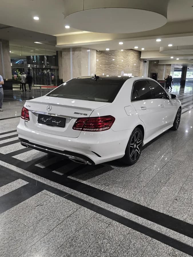 مرسدس بنز کلاس E — عکس ۴ از ۶